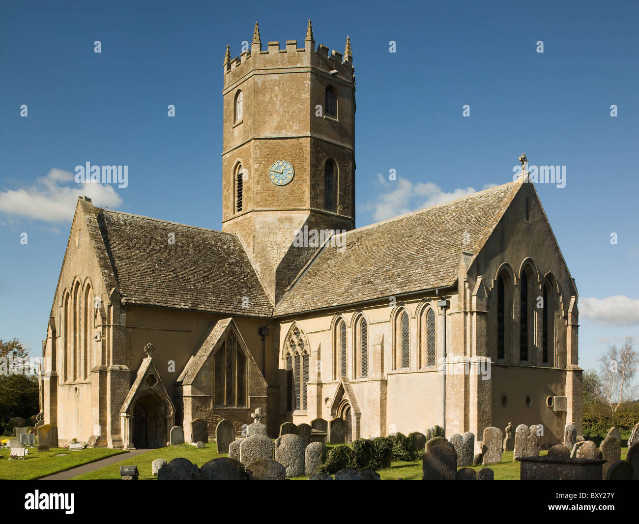 Uffington, Oxfordshire. Str. Marys Kirche, kreuzförmige Gestaltung von c. 1250, vermutlich von Mönchen der Abingdon Abbey errichtet. Stockfoto