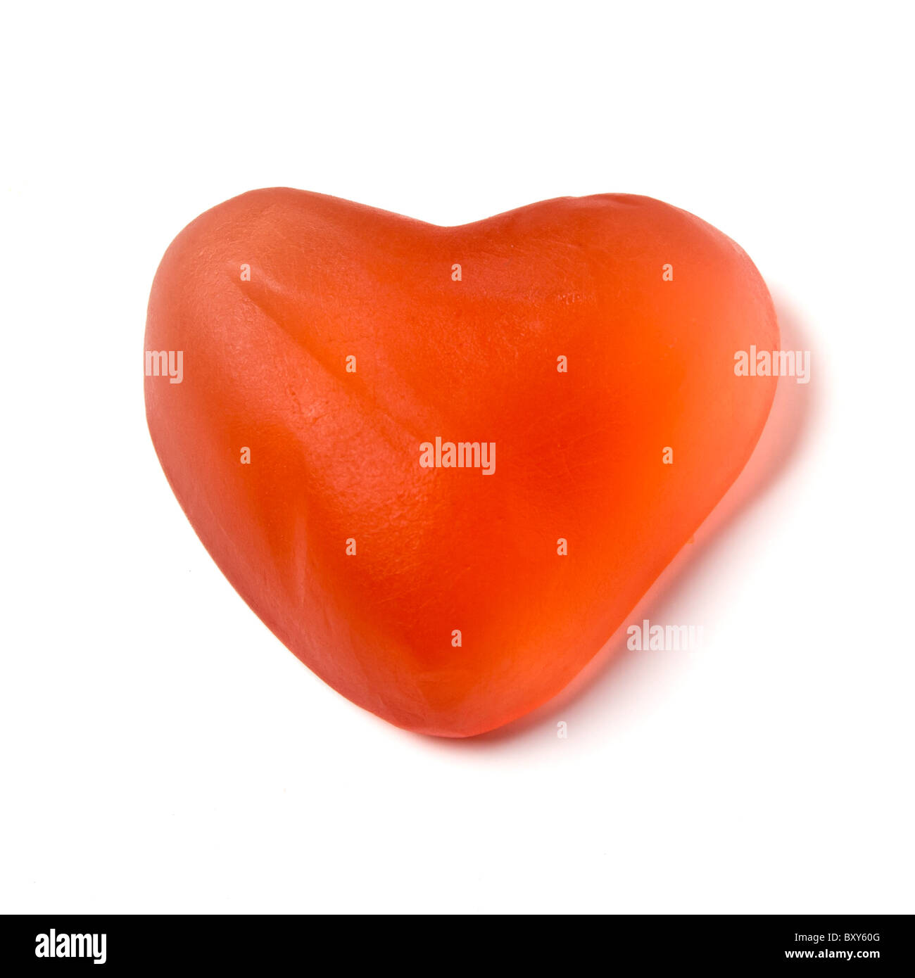 Herzform Valentinstag Gelee Bonbons aus niedrigen Perspektive isoliert auf weiss. Stockfoto