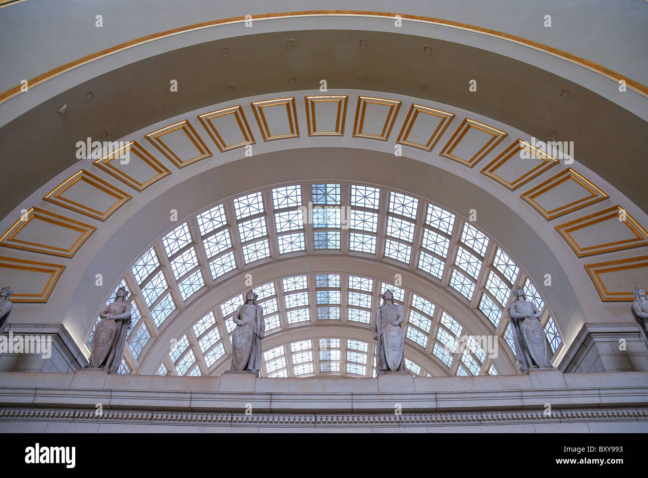 Union Station in Washington dc, mit Statue und gebogene Fenster. Stockfoto