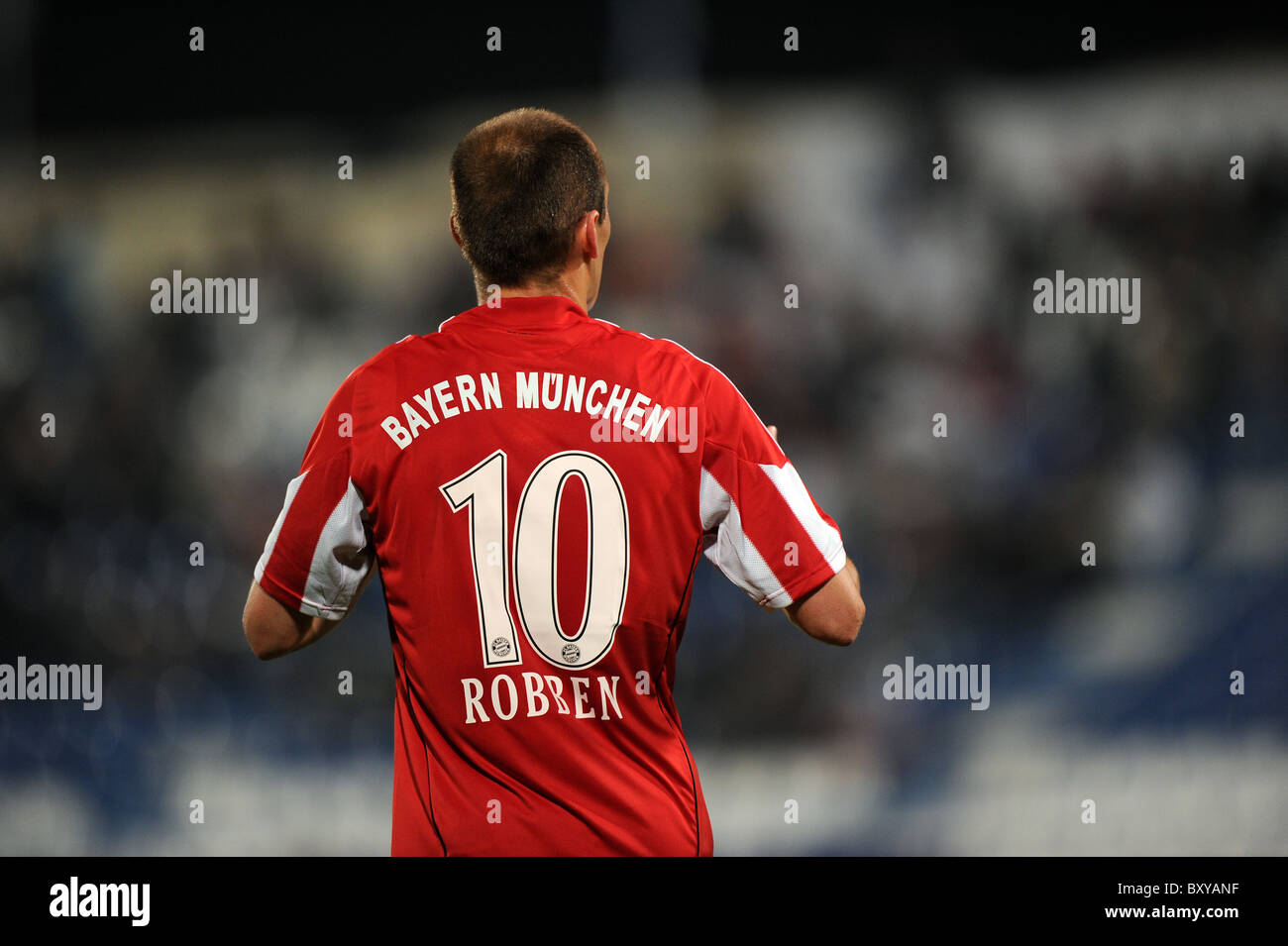 Die Rückseite des Arjen Robben des FC Bayern München internationale Club Freundschaftsspiele - Al Wakrah Sports Club V Bayern München Stockfoto