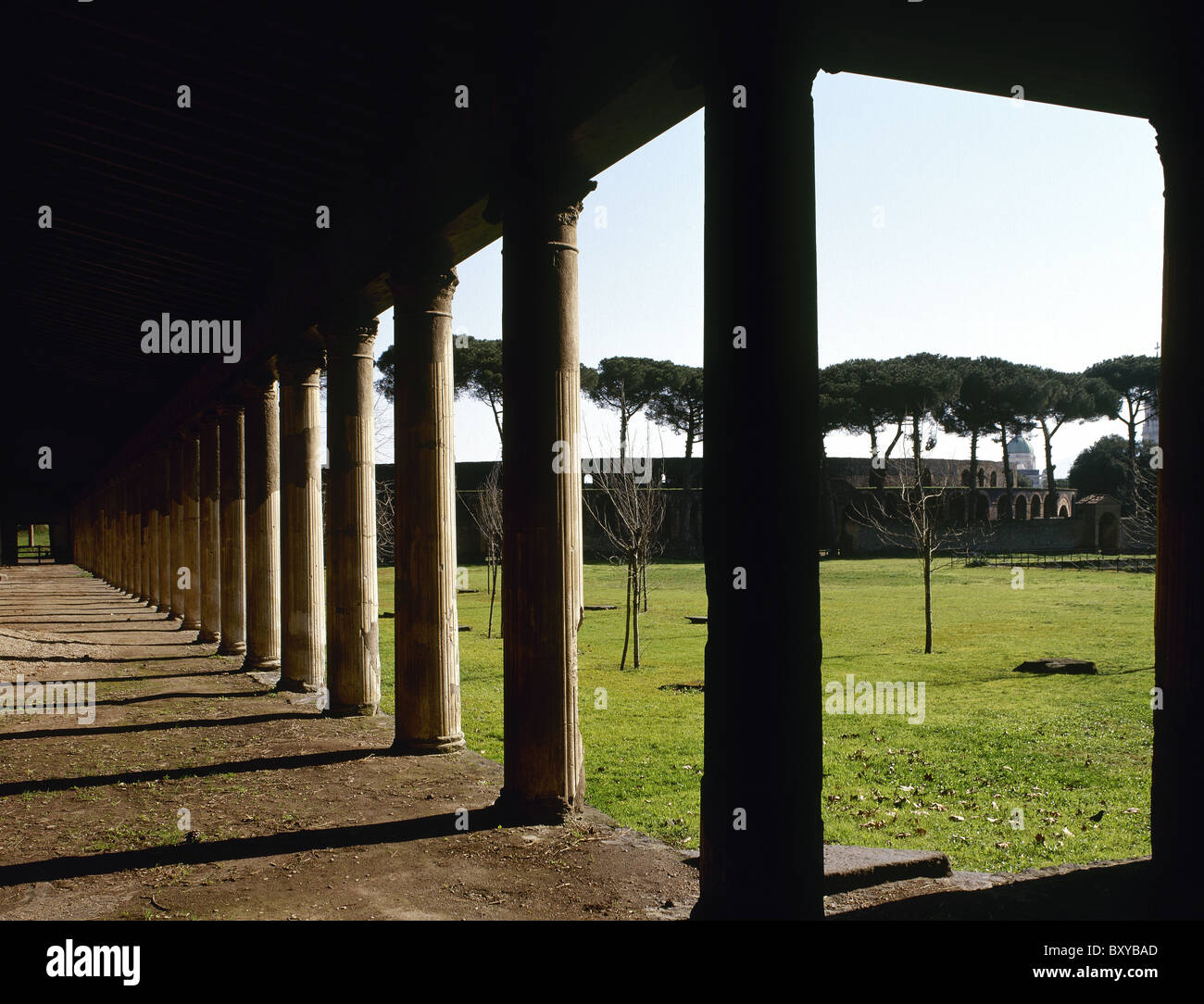 Italien. Pompeji. Toller Fitnessraum. 1. Jahrhundert n. Chr. Portikus mit ionischen Säulen. Stockfoto