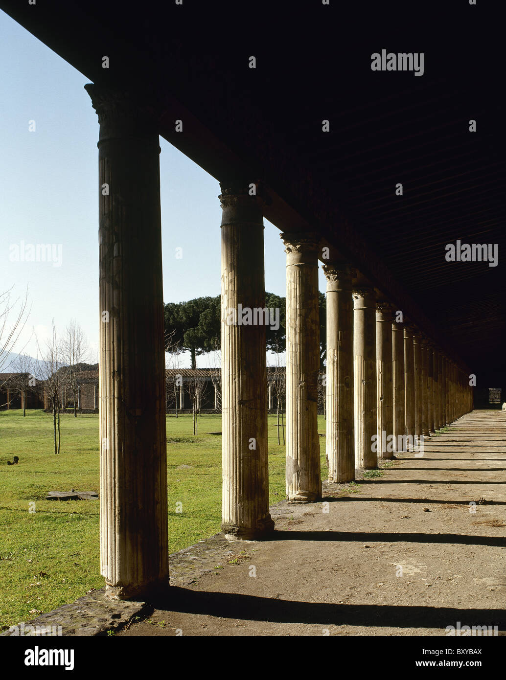Italien. Pompeji. Toller Fitnessraum. 1. Jahrhundert n. Chr. Portikus mit ionischen Säulen. Stockfoto