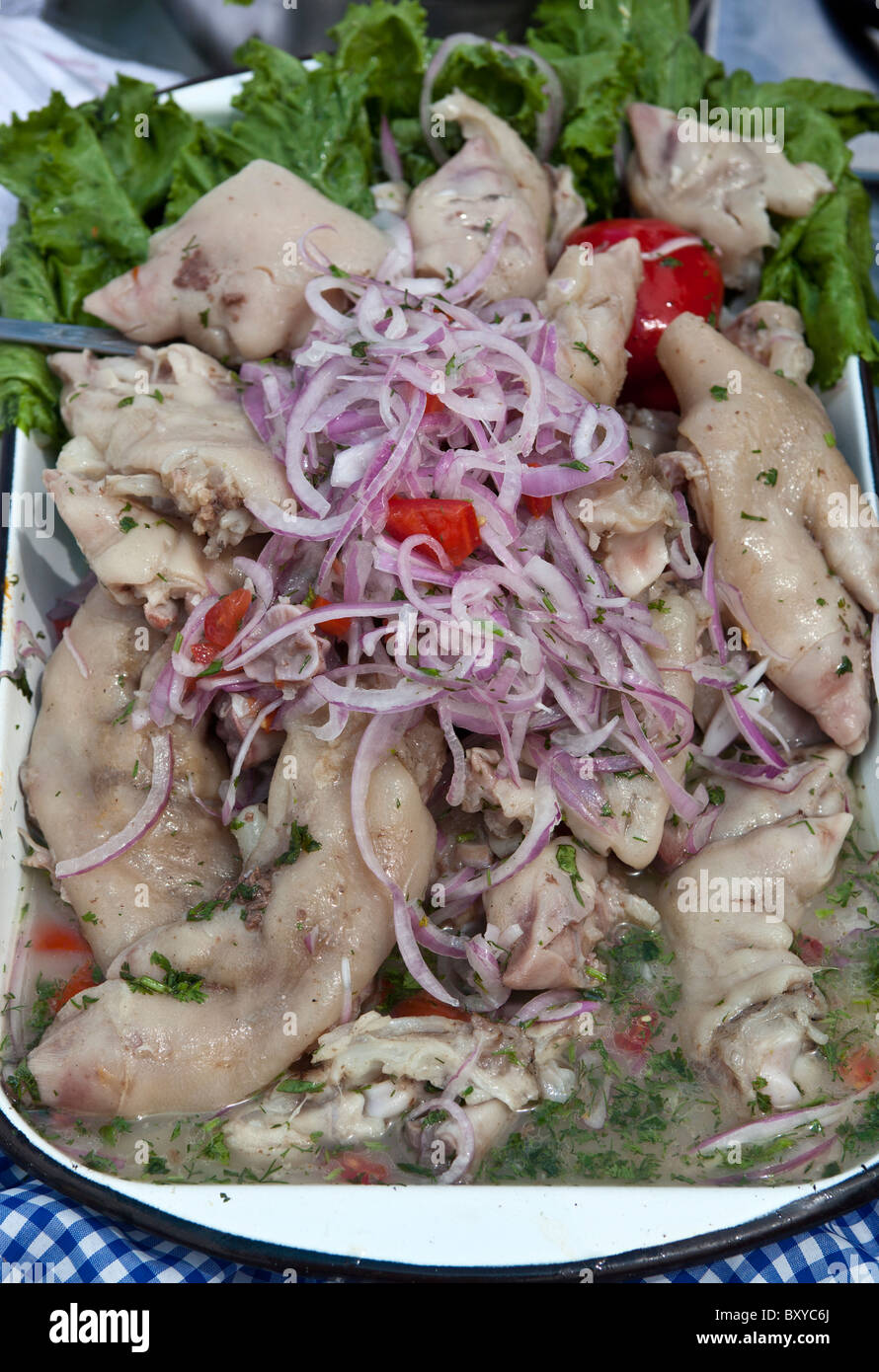 Eingelegte Schweine Füße auf Verkauf im Markt Lima Peru Stockfoto
