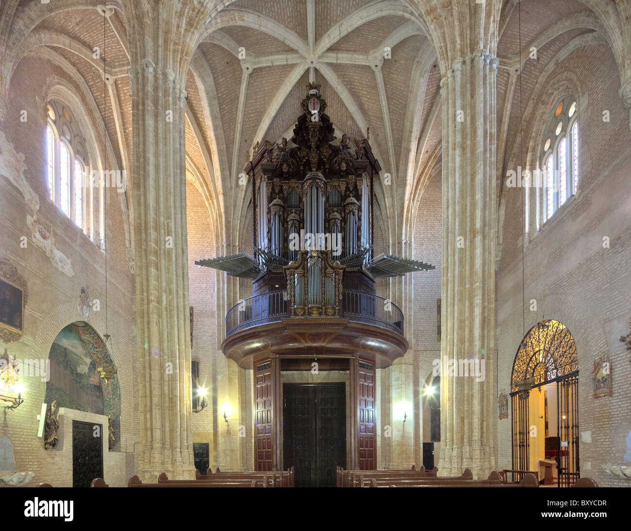 Innenraum der Santiago-Kirche, Stadt von Utrera, Provinz Sevilla, Spanien Stockfoto