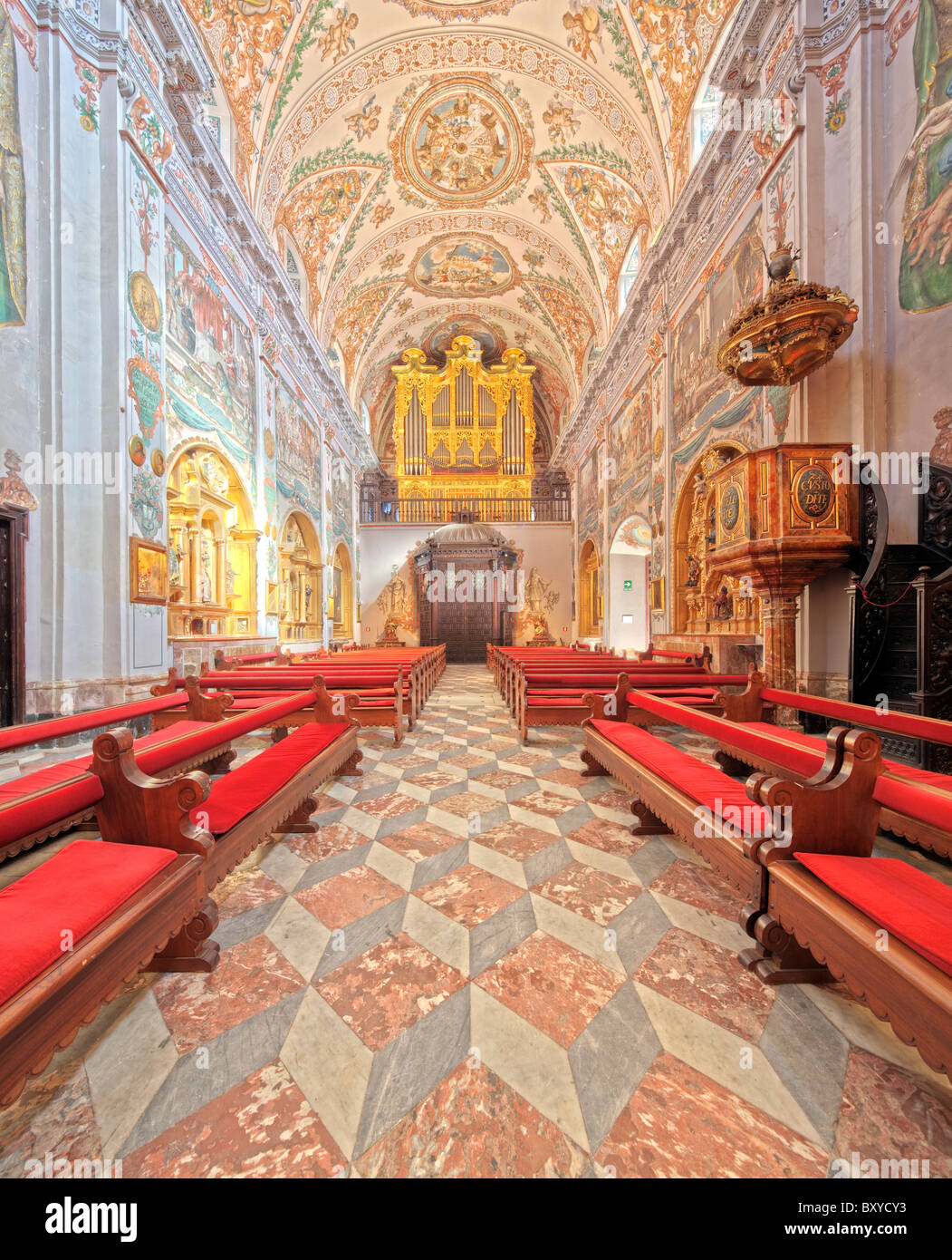 Innenraum der Kirche von Hospital de los Venerables Sacerdotes, Sevilla, Spanien Stockfoto