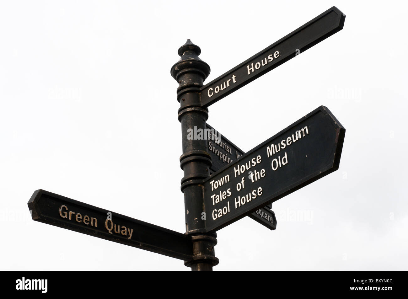 Wegweiser zeigen einige der touristischen Attraktionen von King's Lynn, Norfolk, England Stockfoto