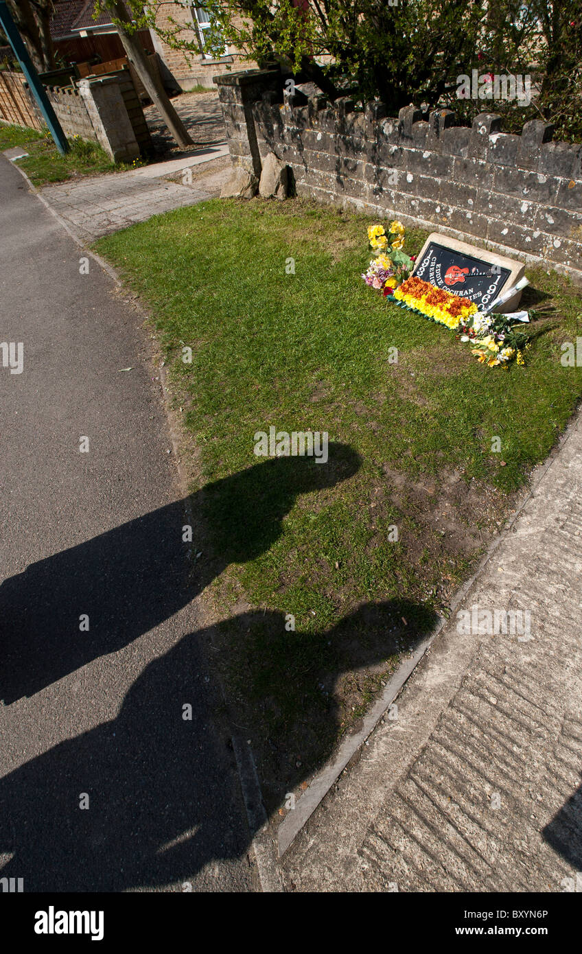 UK-Fans erinnern sich Eddie Cochran zum 50. Jahrestag seines Todes, verursacht durch einen Autounfall in Chippenham, Wiltshire UK. Stockfoto