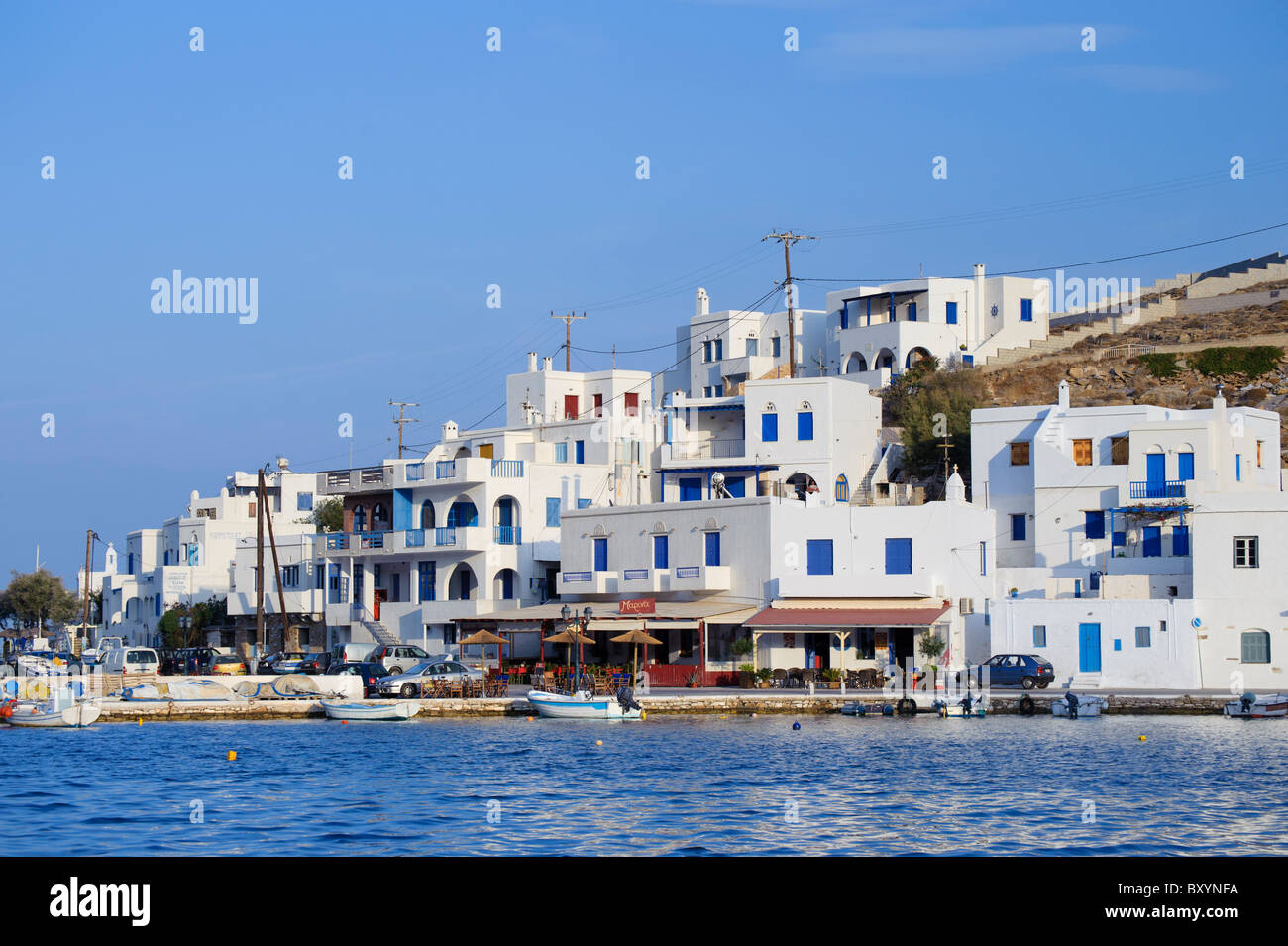 Teilansicht der kleinen Küstenstadt Panormos, auf den griechischen Kykladen Insel Tinos. Stockfoto