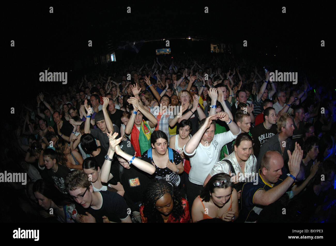 Massen jubeln Christian Rock Festival Stockfoto