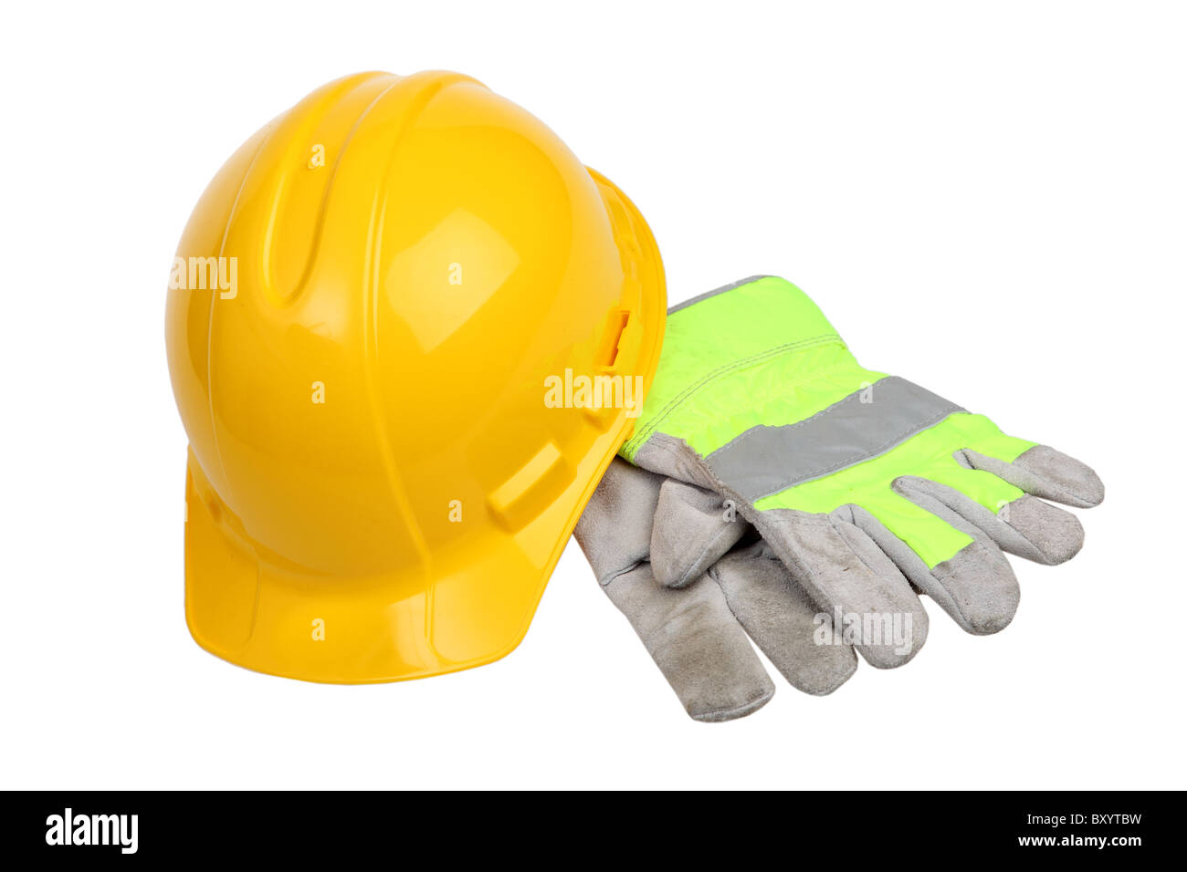 Bau Schutzhelm und Arbeitshandschuhe auf weißem Hintergrund Stockfoto