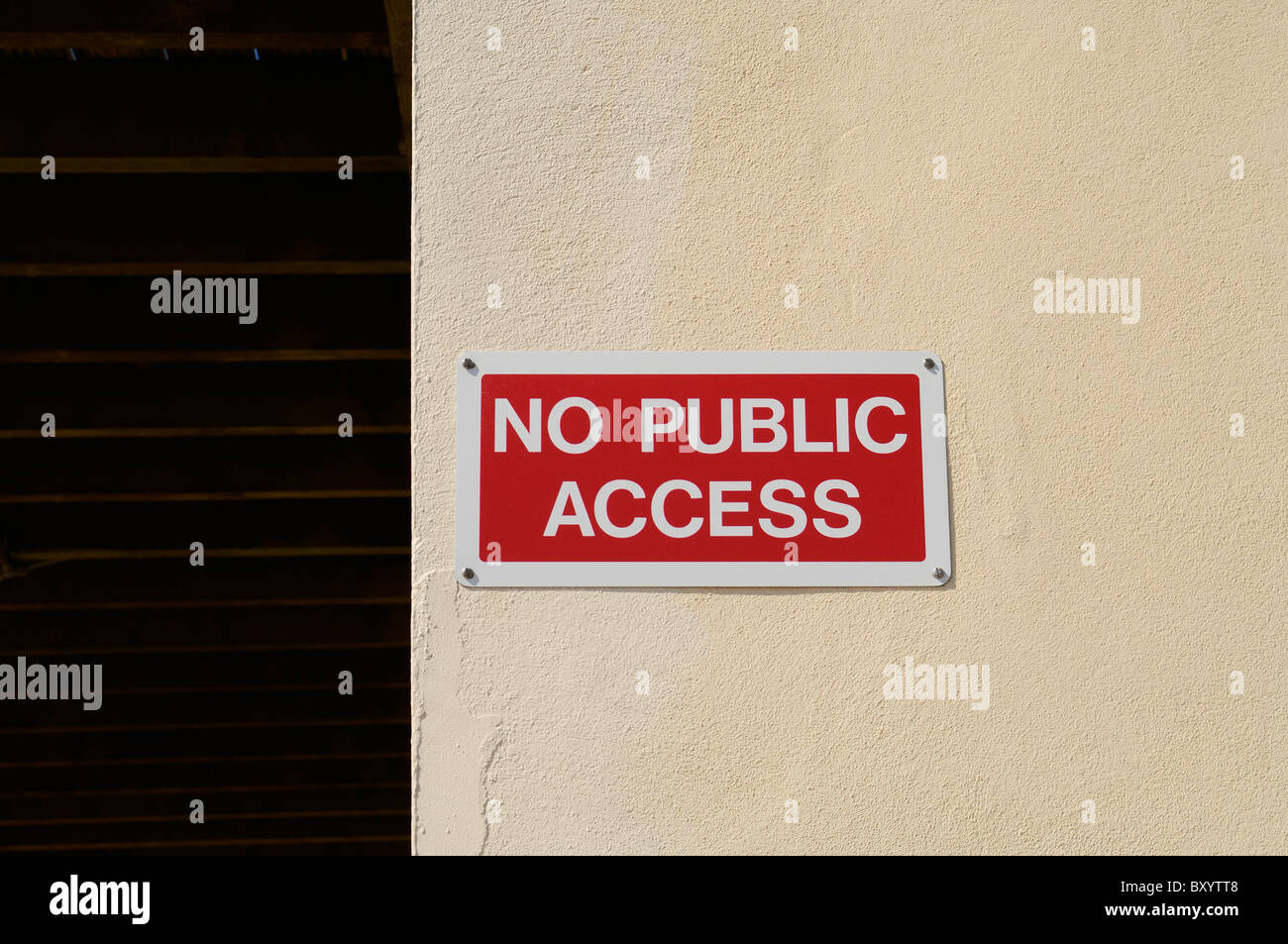 Kein öffentlicher Zugang Zeichen an der Wand. Stockfoto