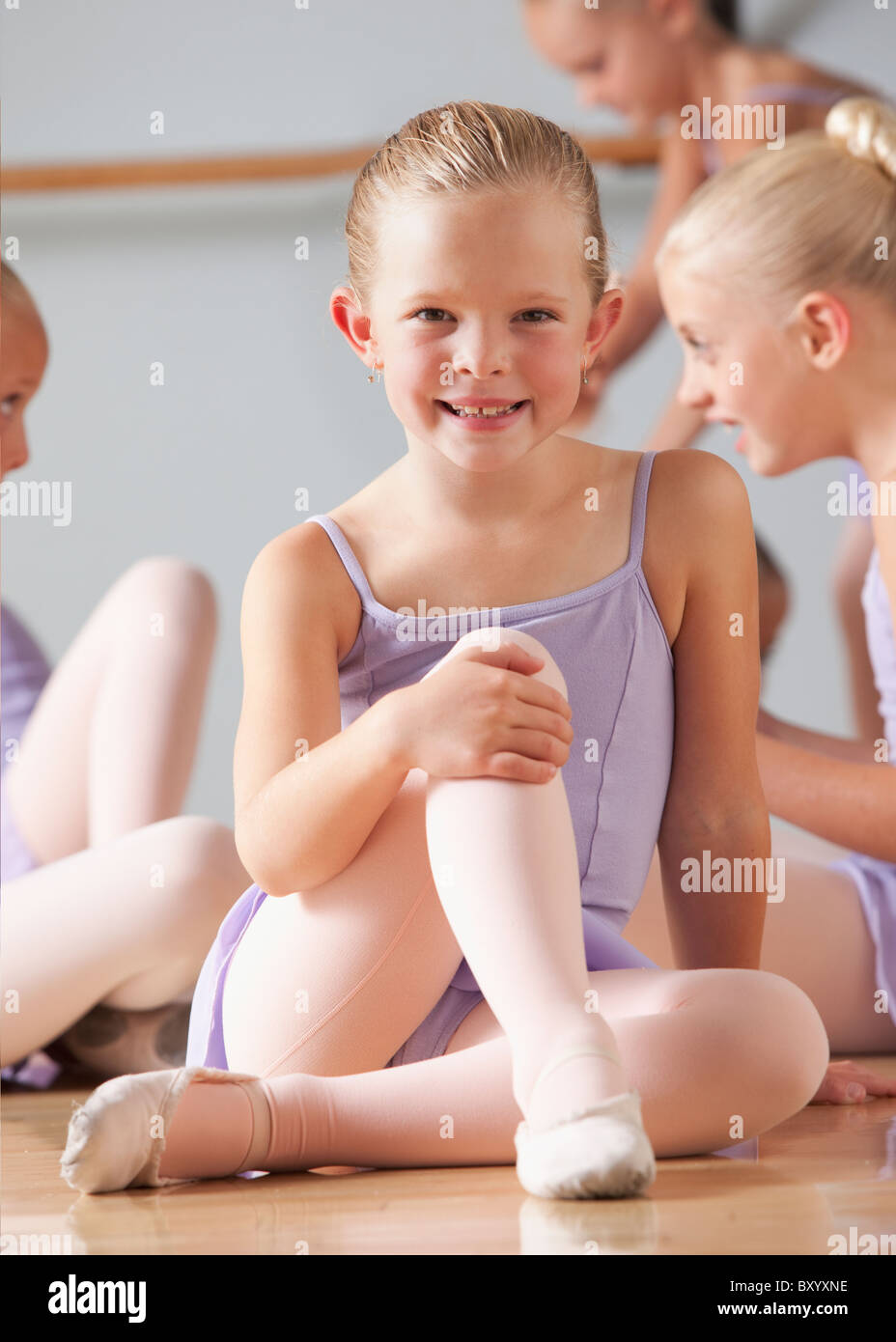 Porträt von weiblichen Ballett-Tänzerin im Tanzstudio Stockfoto