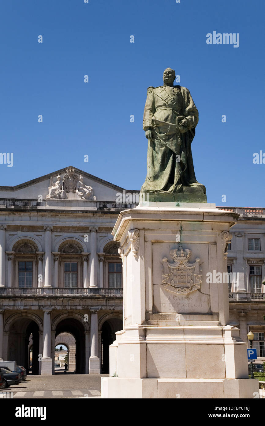 Die Statue von König Carlos I (1863-1908) bei der Palacio Nacional da Adjuda in Belem in Lissabon, Portugal. Stockfoto