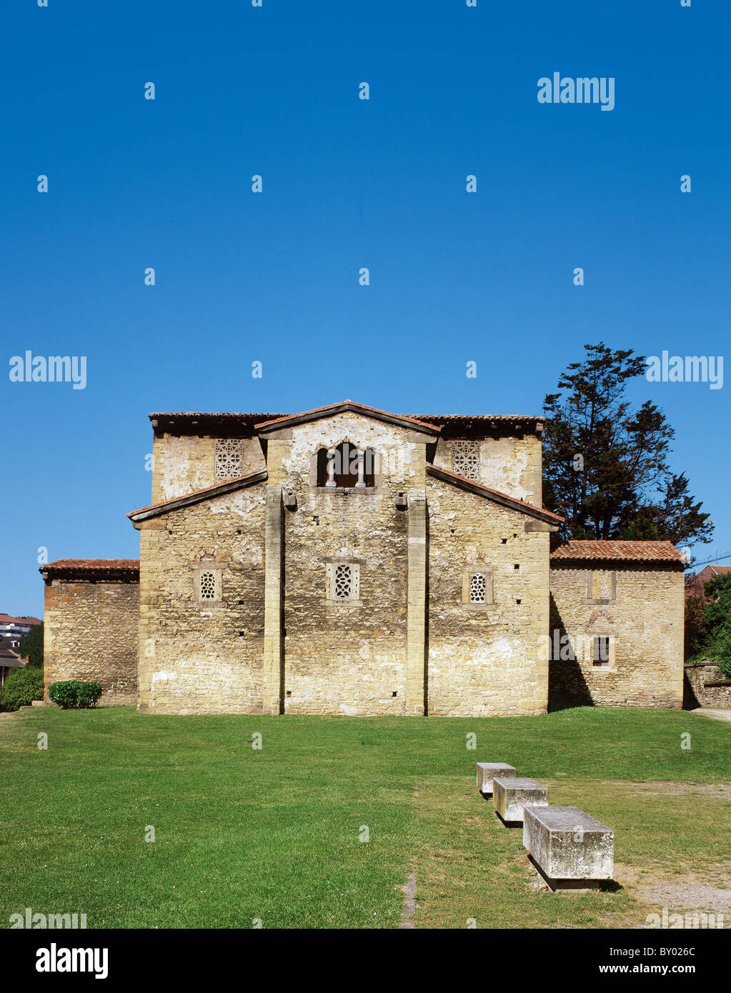 Kirche von San Julian de Los Prados oder Santullano. Anfang des 9. Jahrhunderts in Oviedo. Asturien. Spanien. Stockfoto