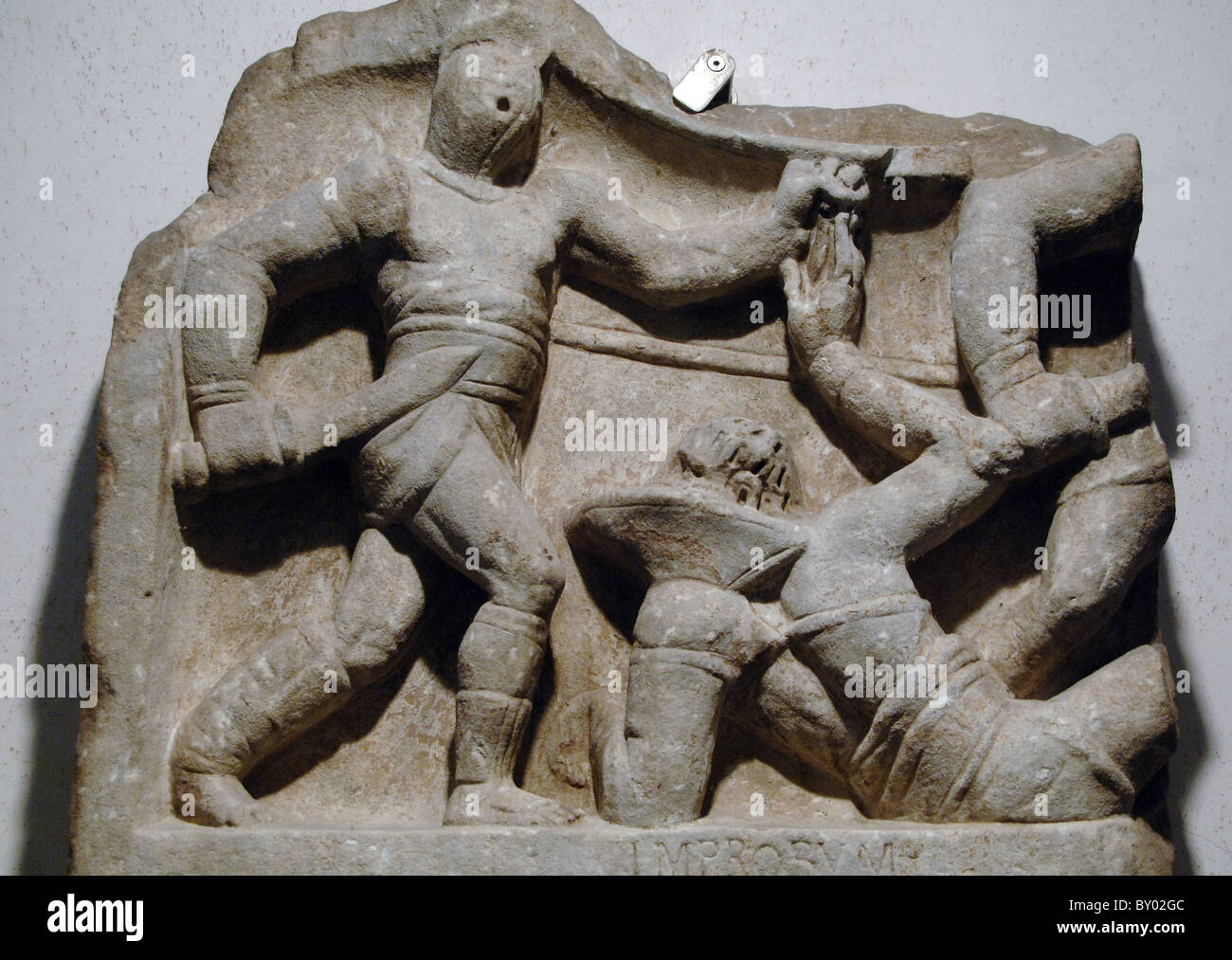 Römische Kunst. Relief zur Erinnerung an die Siege eines Gladiators in verschiedene Kämpfe mit seinen Gegnern vertreten. Stockfoto
