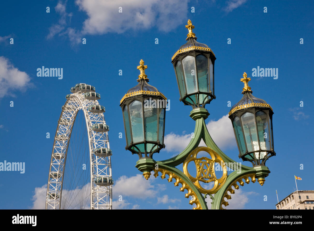 Detail der Lampe auf Westminster Bridge und dem London Eye Stockfoto