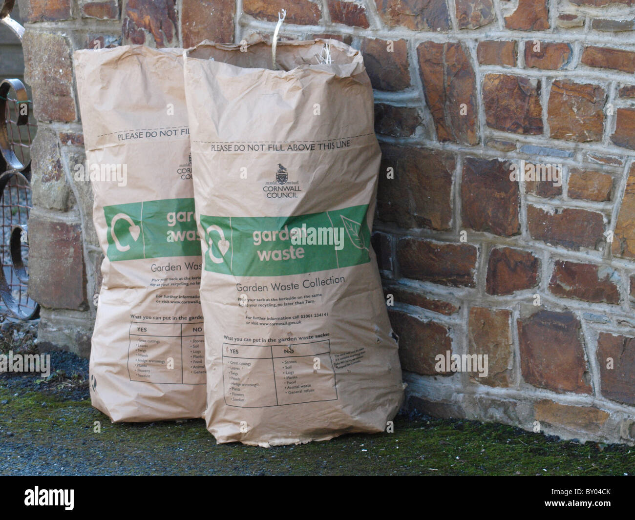 Rats von Cornwall Garten Abfall-recycling Sammlung Papiertüten, UK Stockfoto