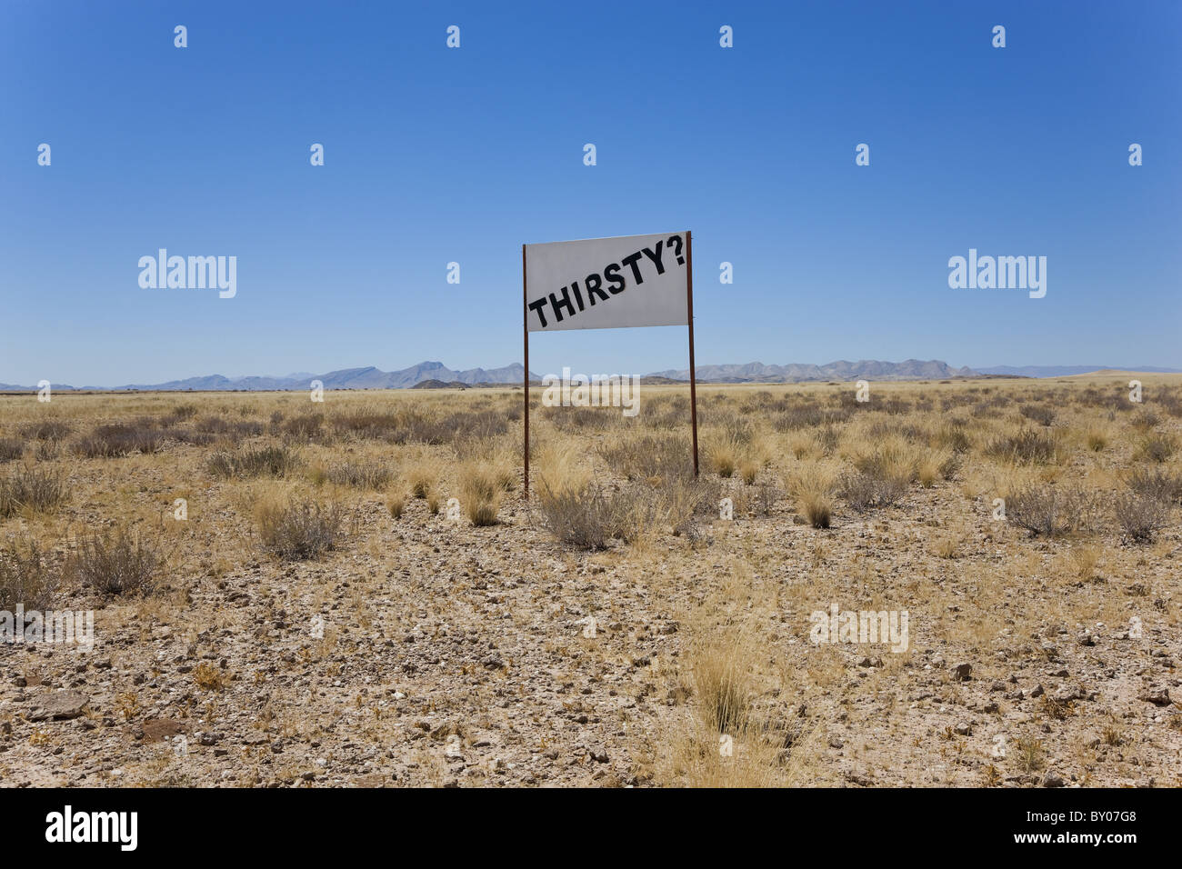 "Durstig" Zeichen in der Namib-Wüste, Namibia Stockfoto