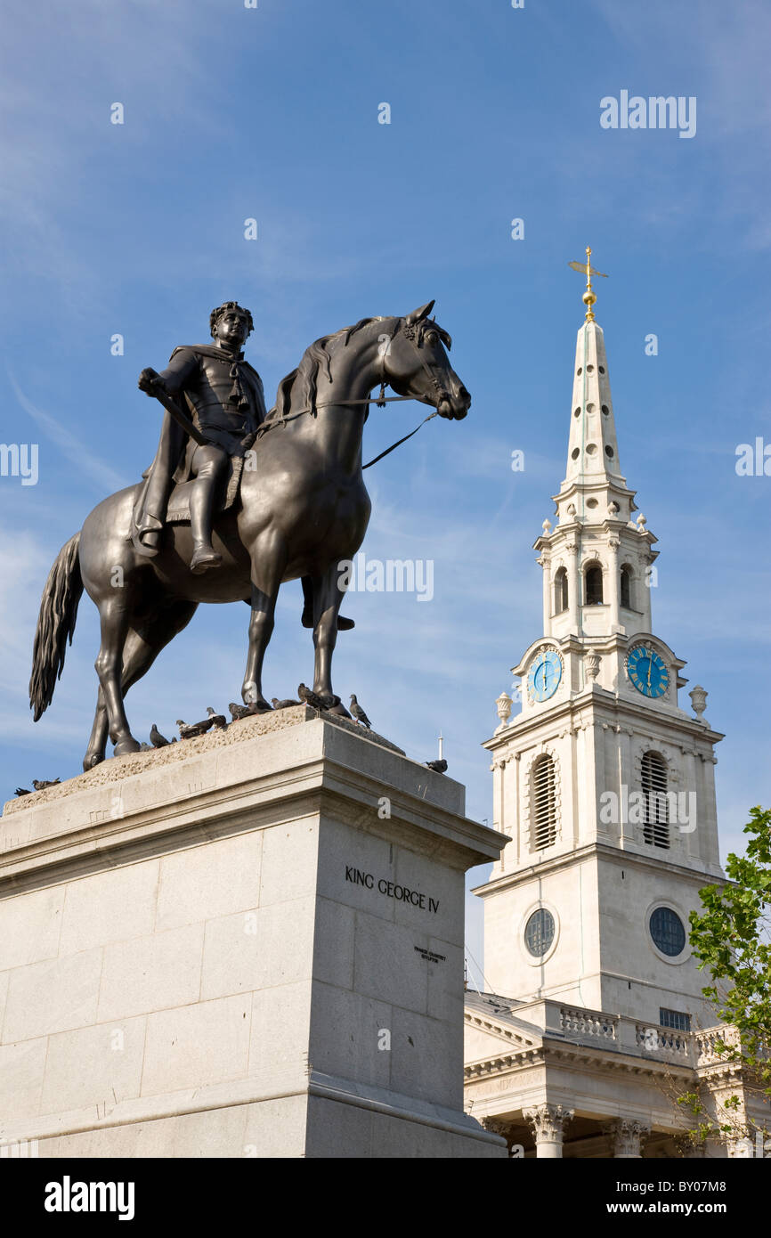 Statue von König George IV am Trafalgar Square mit St. Martin in den Bereichen Kirche im Hintergrund Stockfoto