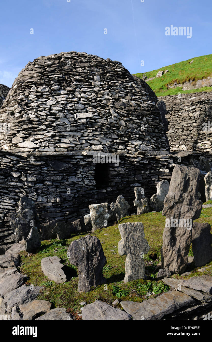 Skellig Michael alten keltischen Siedlung klösterlichen Insel island County Kerry Irland Hermitage Bienenstock Hütten kreuzt Gräber Stockfoto