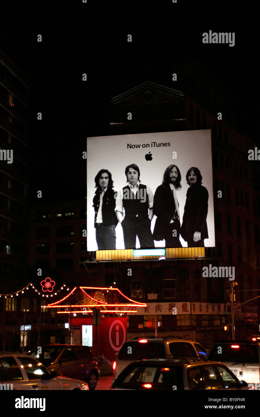 Beatles-Plakatwand am Canal St. in New Yorks Chinatown Stockfoto