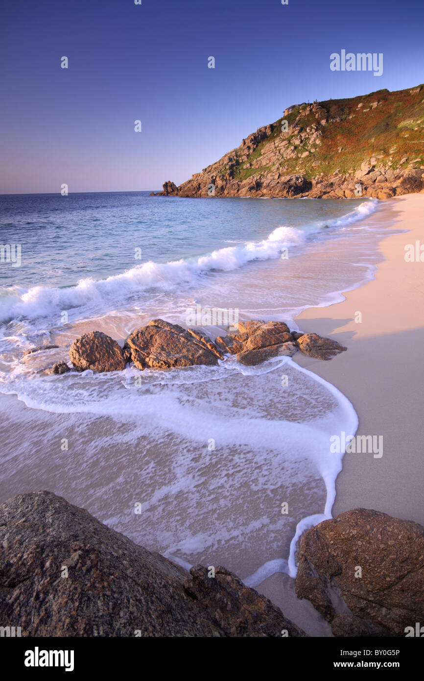 Ein Blick am frühen Morgen am Strand entlang Stockfoto