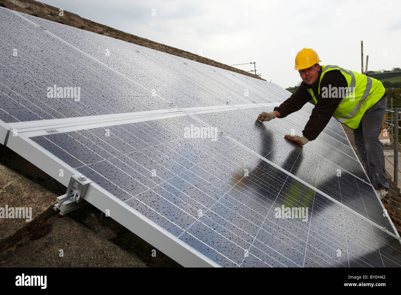 Photovoltaik-Solaranlage auf Dach Stockfoto