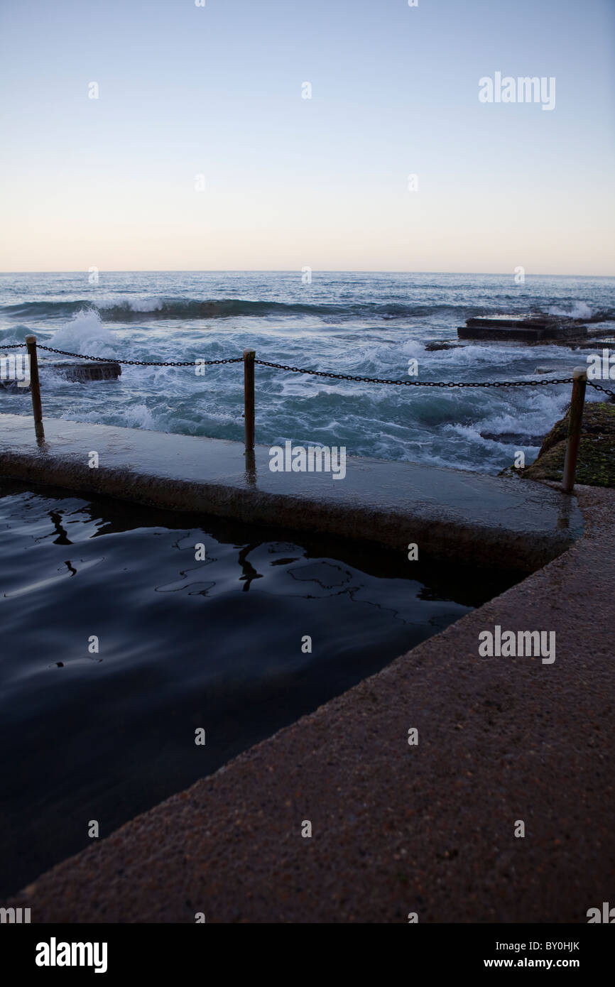 Avalon-Pool bei Dämmerung, Avalon Beach, Sydney, Australia Stockfoto