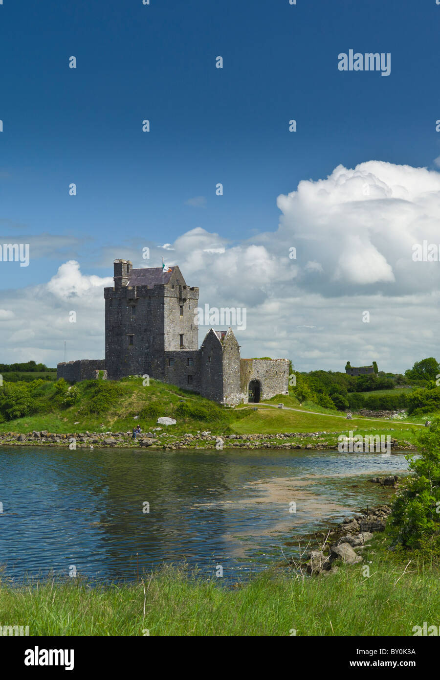 Dunguaire Castle, restaurierten Turmhaus aus dem 16. Jahrhundert, Kinvara, County Galway, Irland Stockfoto