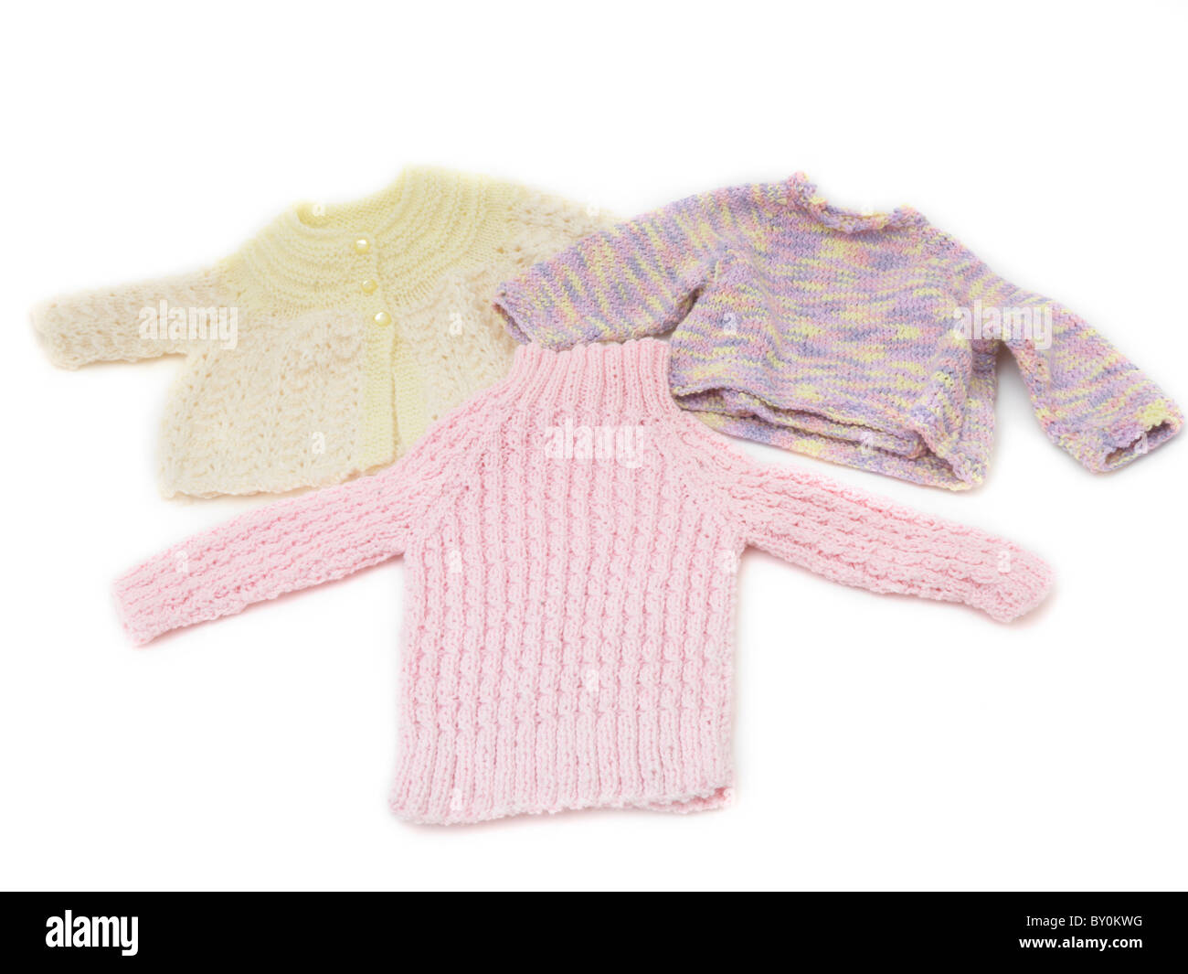 Babykleidung gestrickt, Strickjacken und Pullover Stockfoto