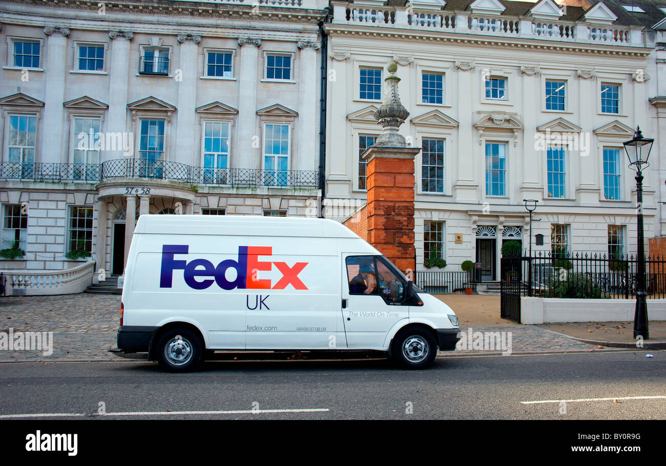 FedEx van geparkt in Lincoln es Inn Fields, London Vereinigtes Königreich Stockfoto