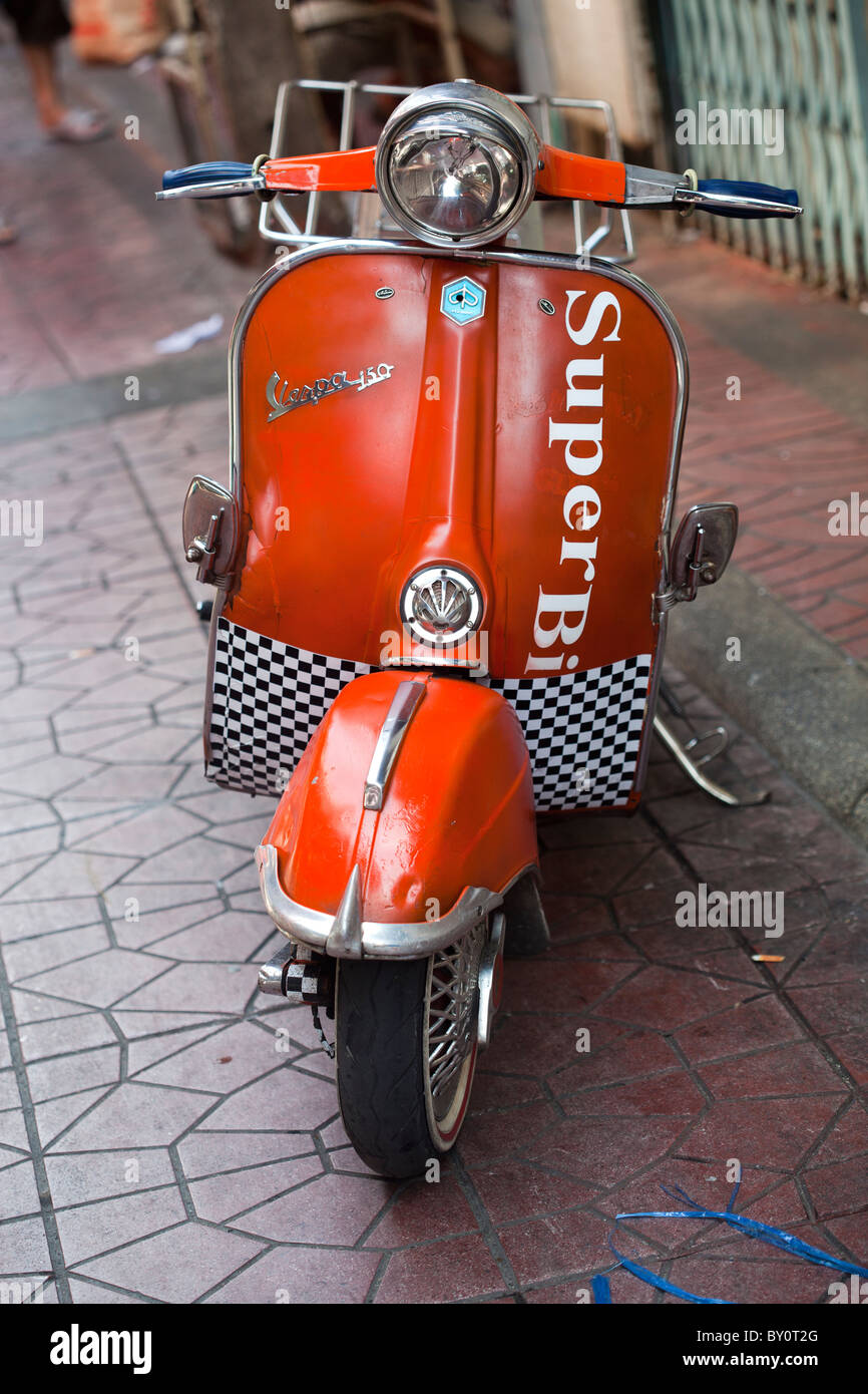 Oldtimer Vespa Roller Chinatown Bangkok Stockfoto