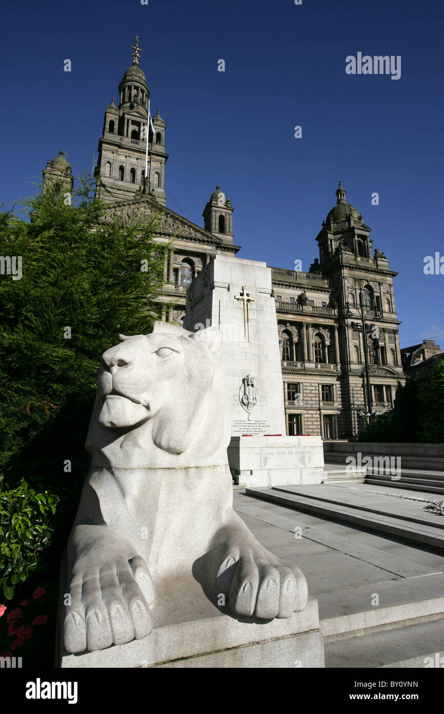 Stadt in Glasgow, Schottland. Ernest Gillick geformt Löwendenkmal in Glasgows George Square. Stockfoto