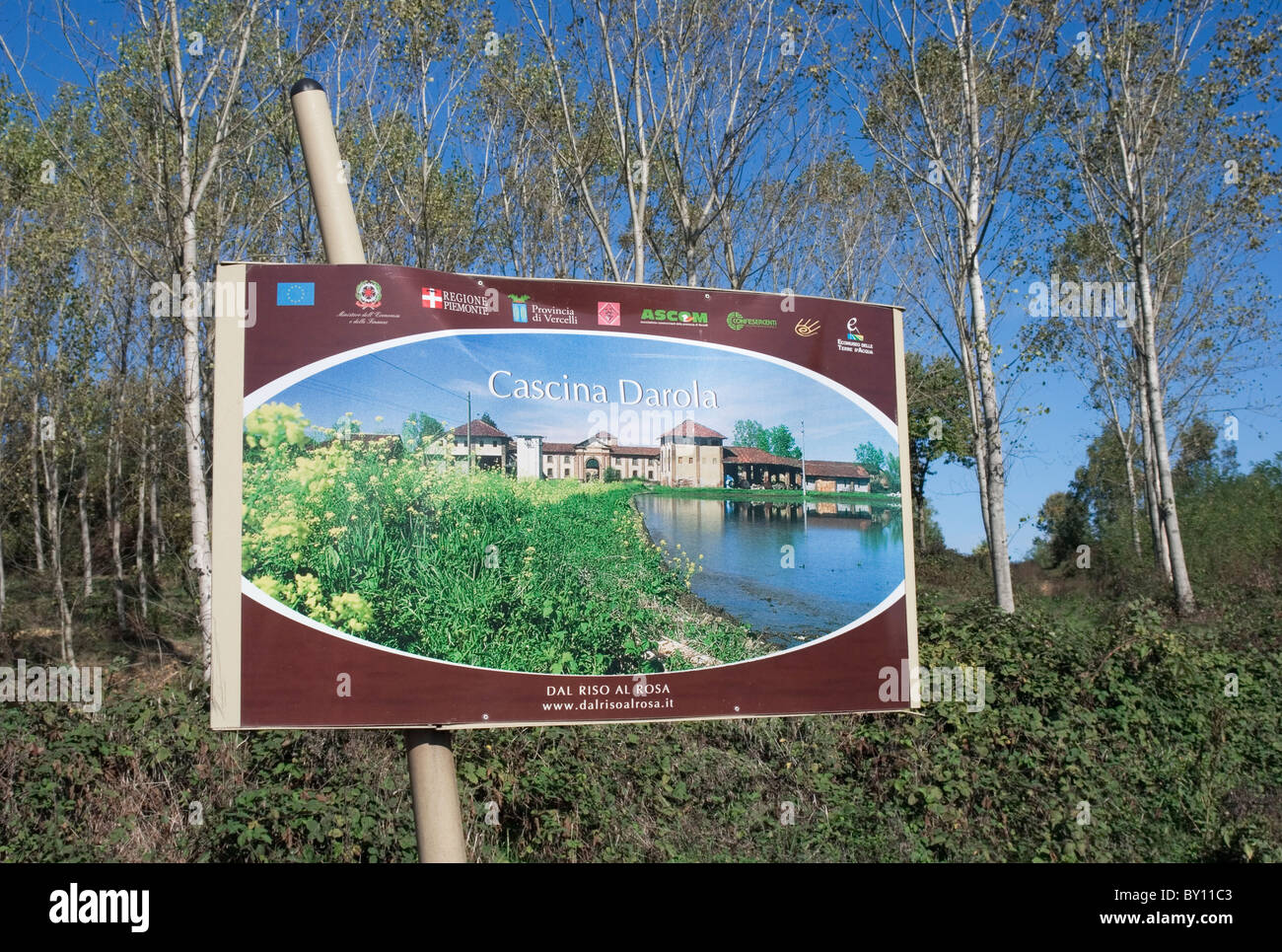 Plakatwerbung Bauernhaus - Le Grange Landschaft - Piemont - Italien Stockfoto