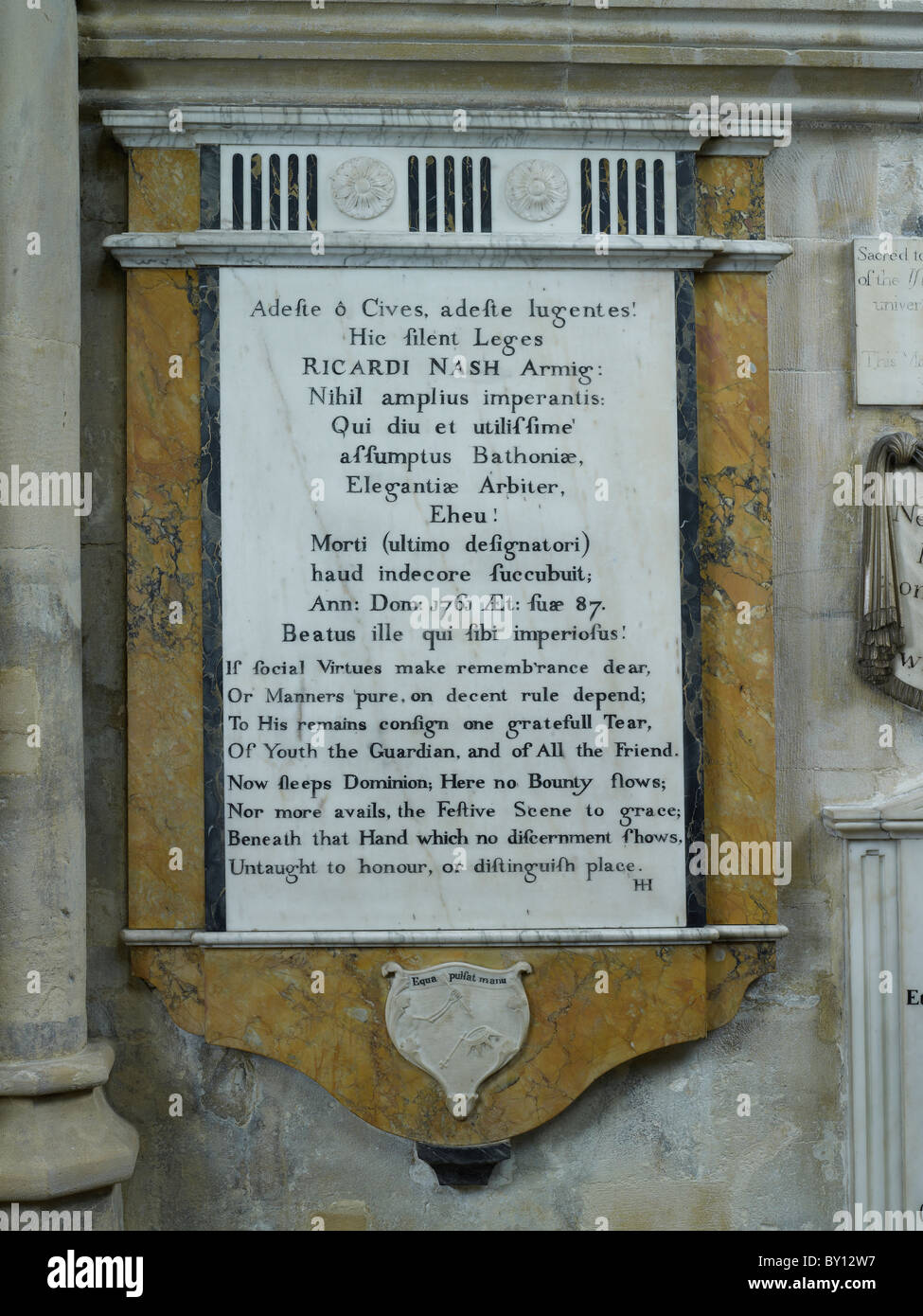 Bath Abbey, Denkmal "Beau Nash", starb 1761 geholfen als Zeremonienmeister Bad als einen mondänen etablieren Stockfoto