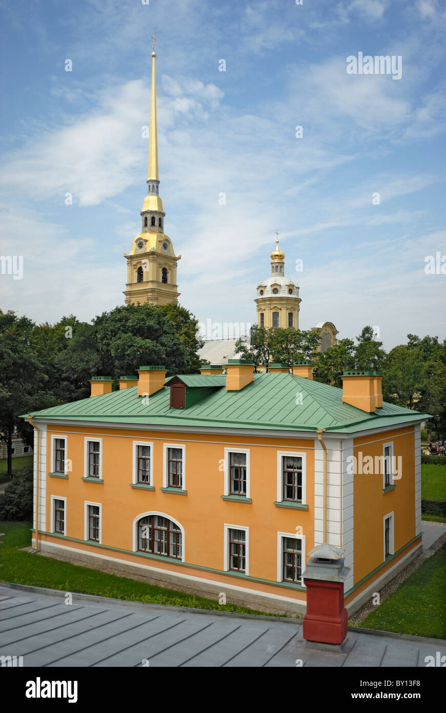 Wachhaus und Dom Spitze in der Peter- und -Paul-Festung, Sankt Petersburg, Russland Stockfoto