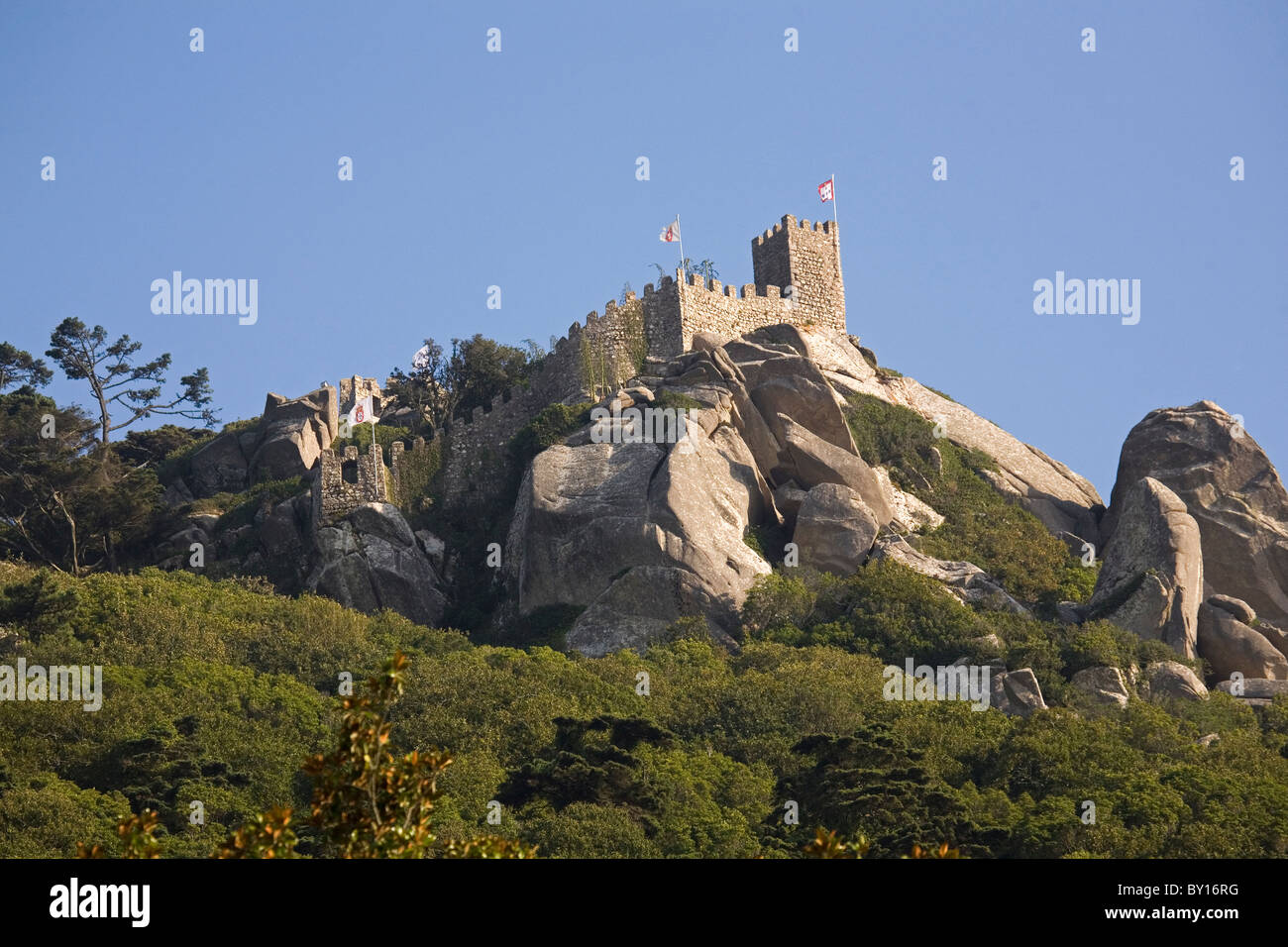 Die Wände des Castelo Dos Mouros (die Burg der Mauren) in Sintra, Portugal. Stockfoto
