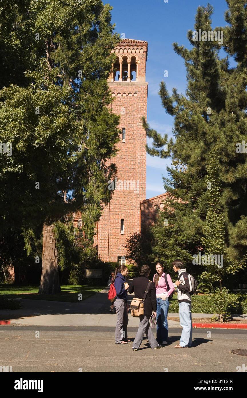 Elk238-X087v Kalifornien, Chico, California State University Chico, Campusgebäude mit Studenten Stockfoto
