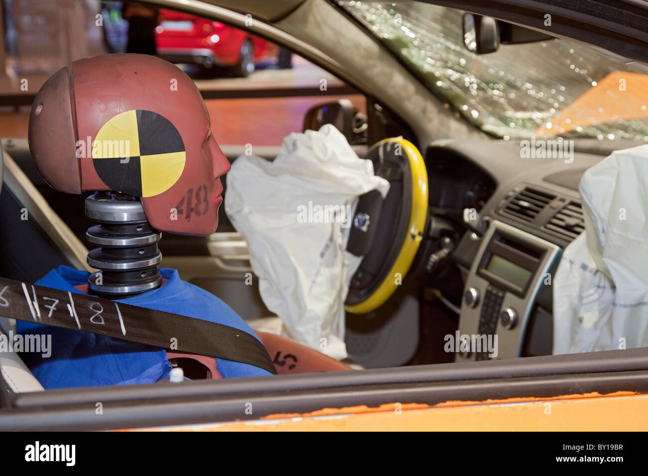 Crash test dummy airbag Fotos und Bildmaterial in hoher Auflösung Alamy