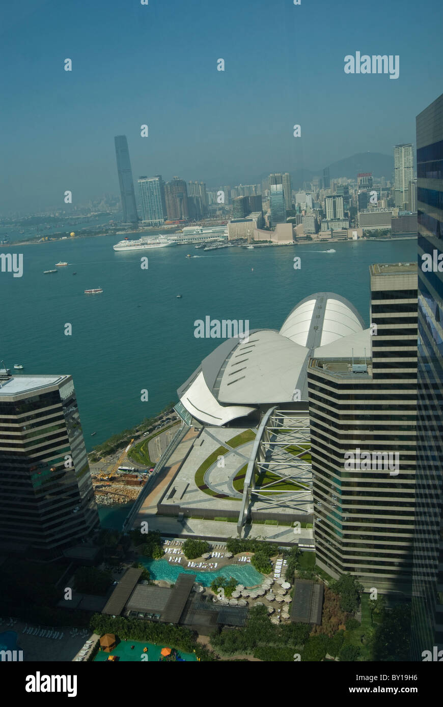 Blick auf Hong Kong Harbour vom Central Plaza Building, Hong Kong Stockfoto