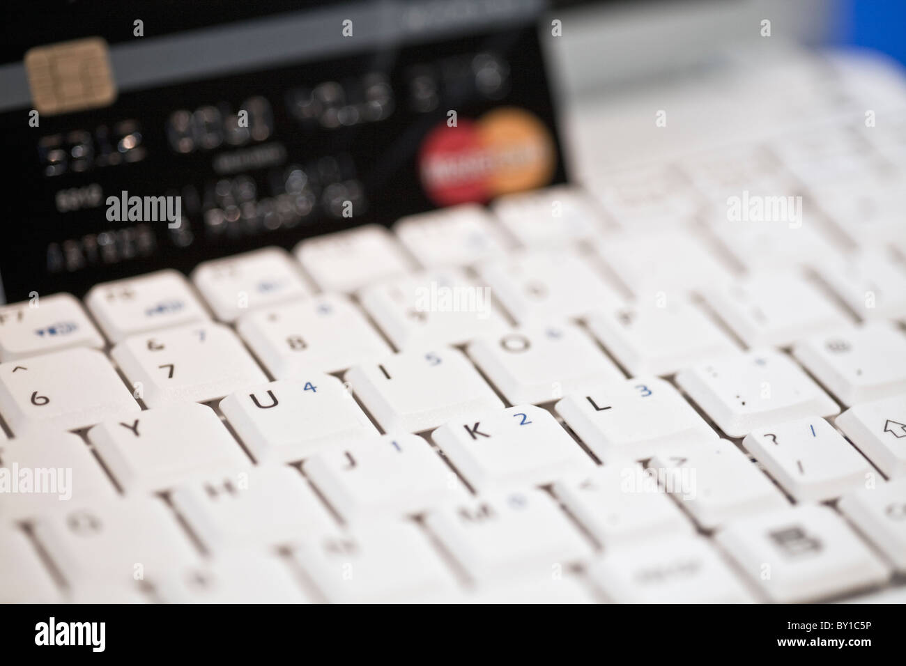 Computer-Tastatur plus Kreditkarte Stockfoto