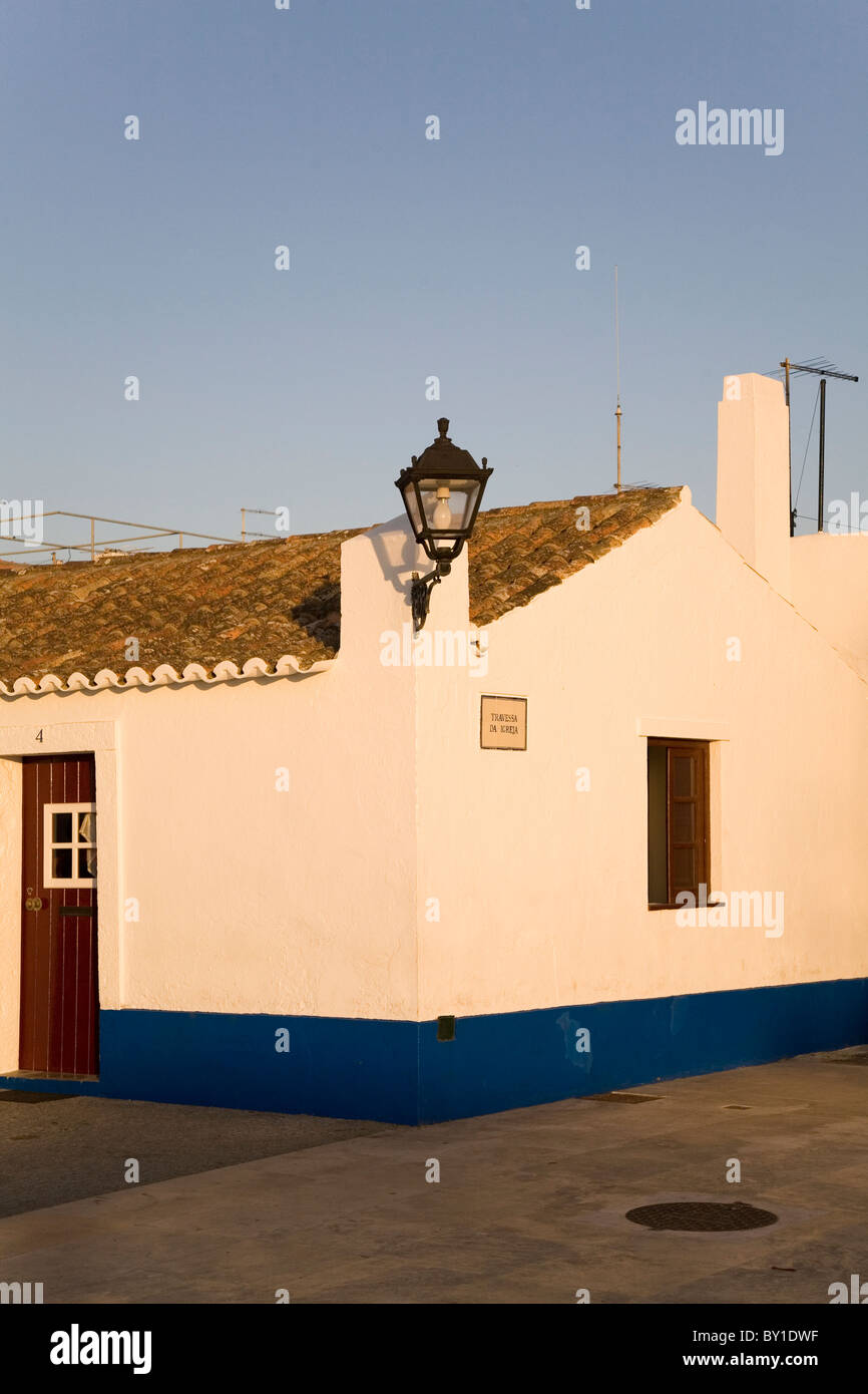Eine weiße Hütte am Porto Covo im Alentejo Küste Portugals. Stockfoto