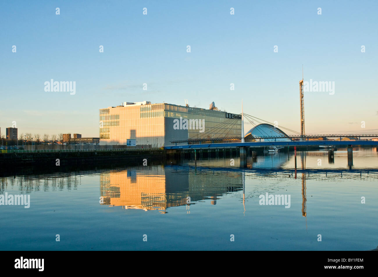 BBC Schottland Hauptsitz Govan Glasgow mit Glocken, Brücke und Fluss Clyde-Glasgow-Schottland Stockfoto