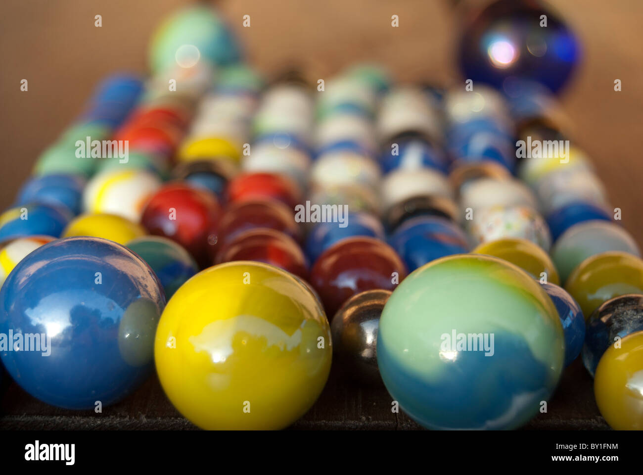 Formen und Farben. Glasmurmeln. Stockfoto