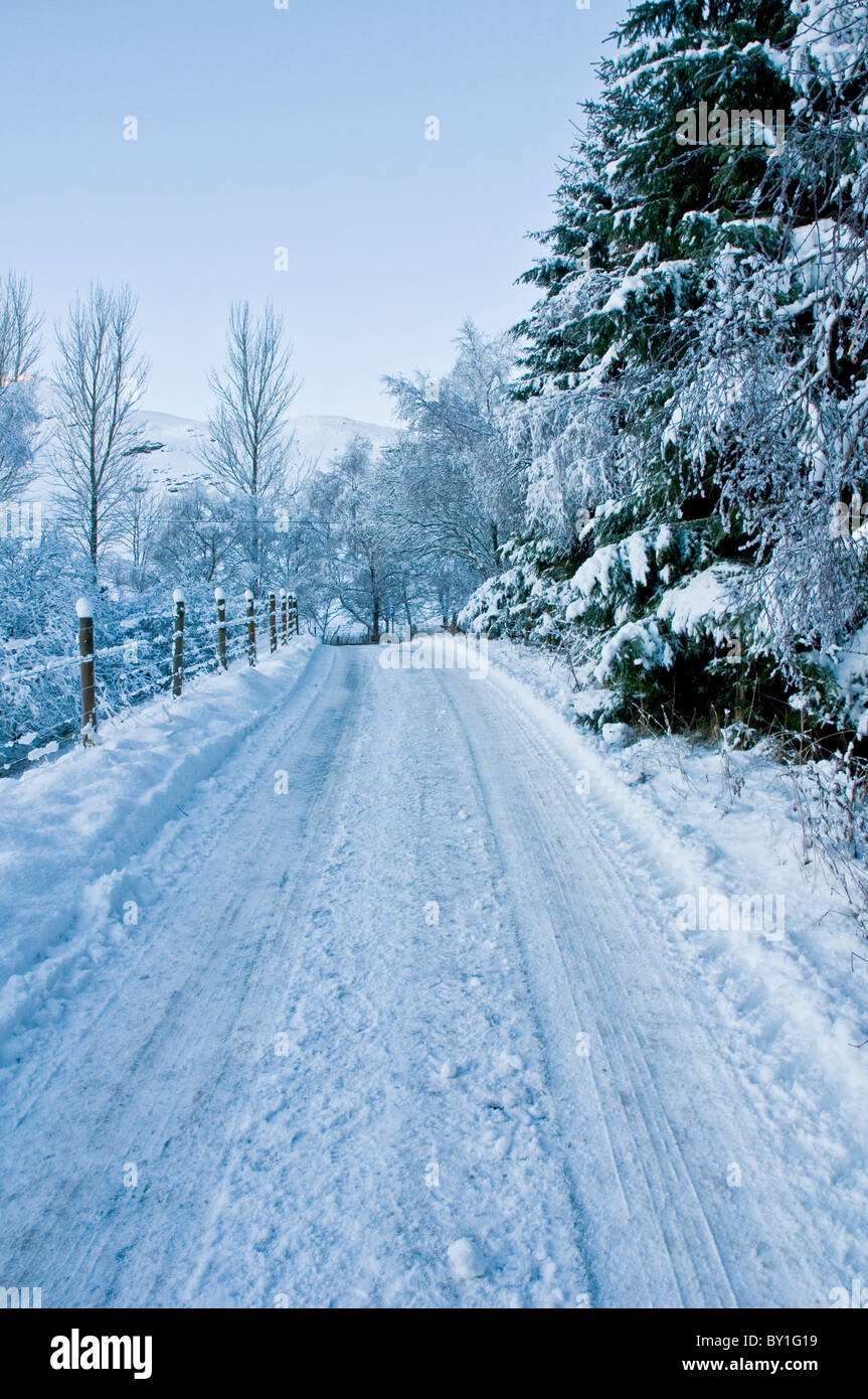 Schnee bedeckte Gasse Nr. Crianlarich Stirling District Schottland Stockfoto