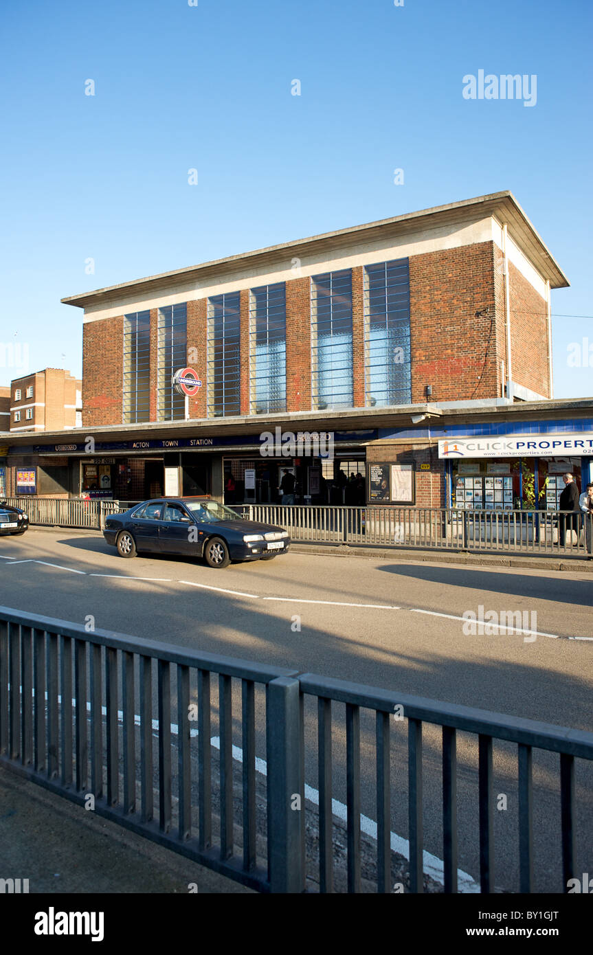 Acton Town u-Bahnstation, Acton Town, London, England, UK Stockfoto