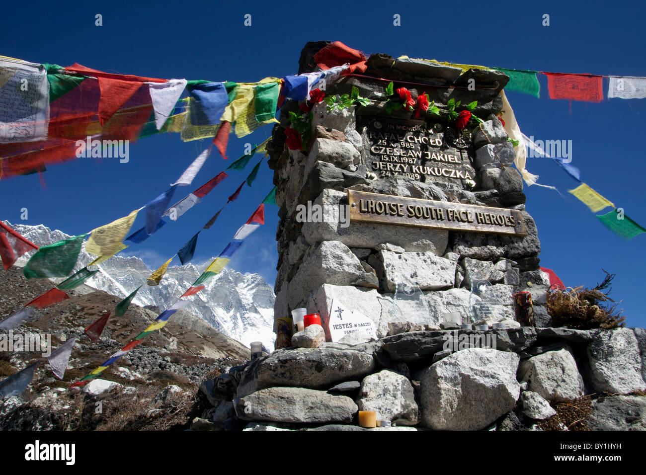 Nepal, Everest Region KhumbuTal. Denkmal für Kletterer verloren in der