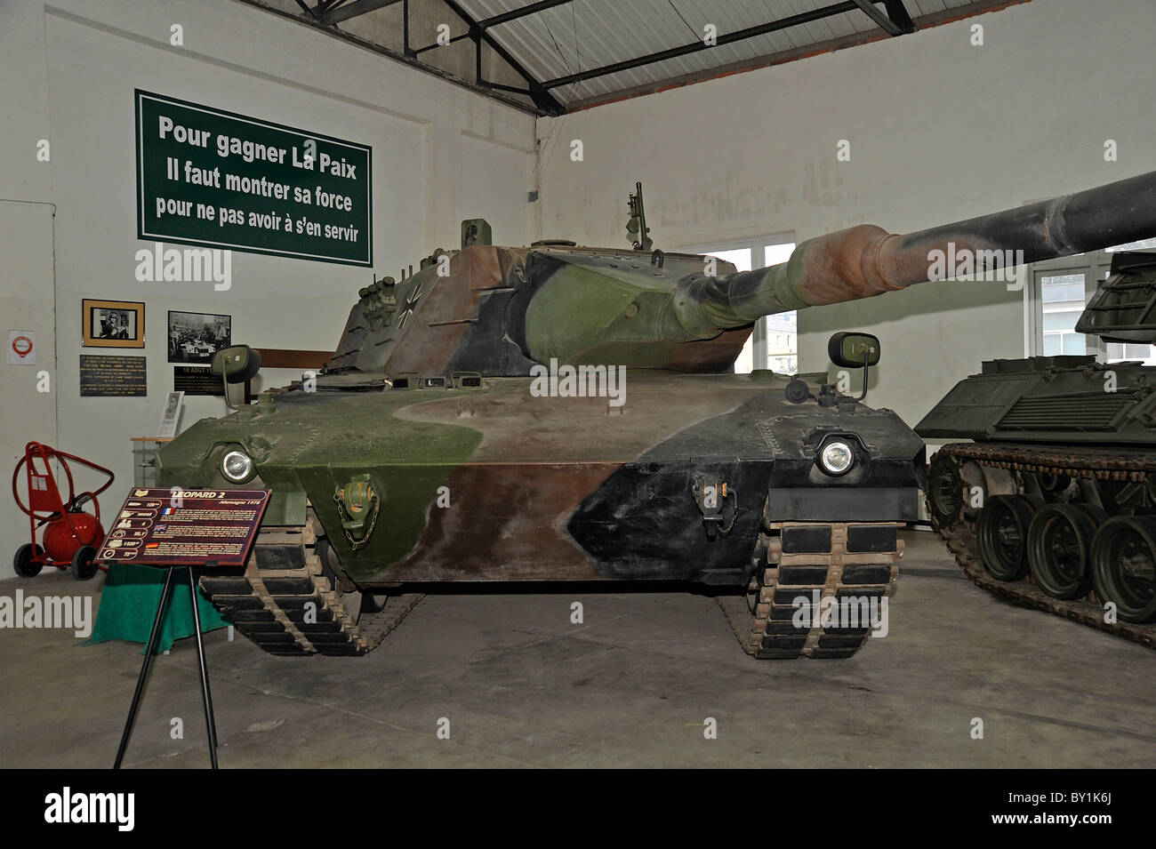 Deutsche Leopard 2 Panzer auf dem Display an Saumur Frankreich Stockfoto