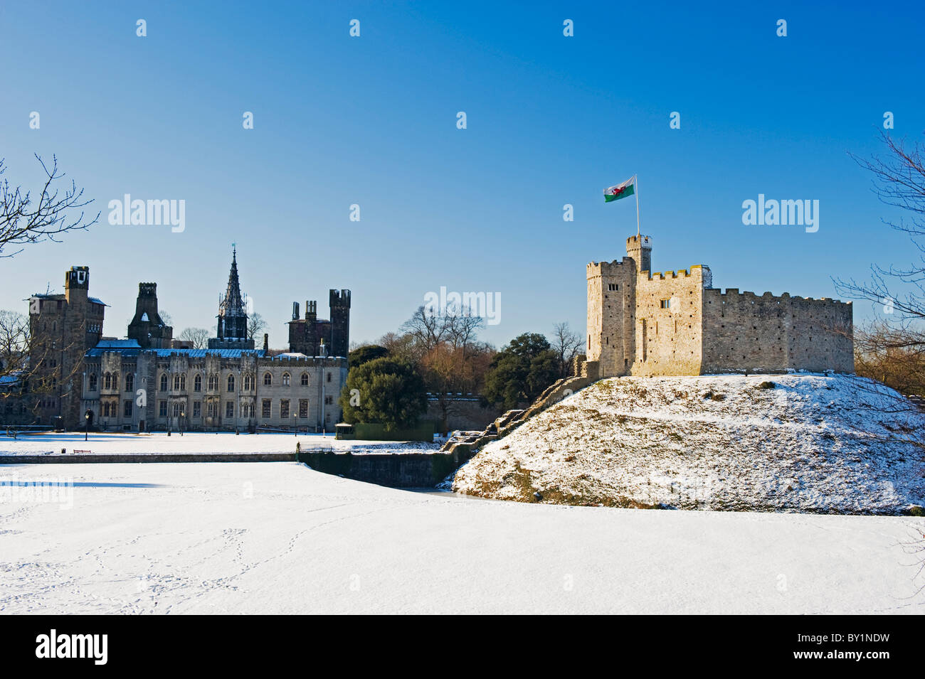 Europa, UK, Vereinigtes Königreich, Wales, Cardiff, Schnee bedeckte Cardiff Castle im winter Stockfoto