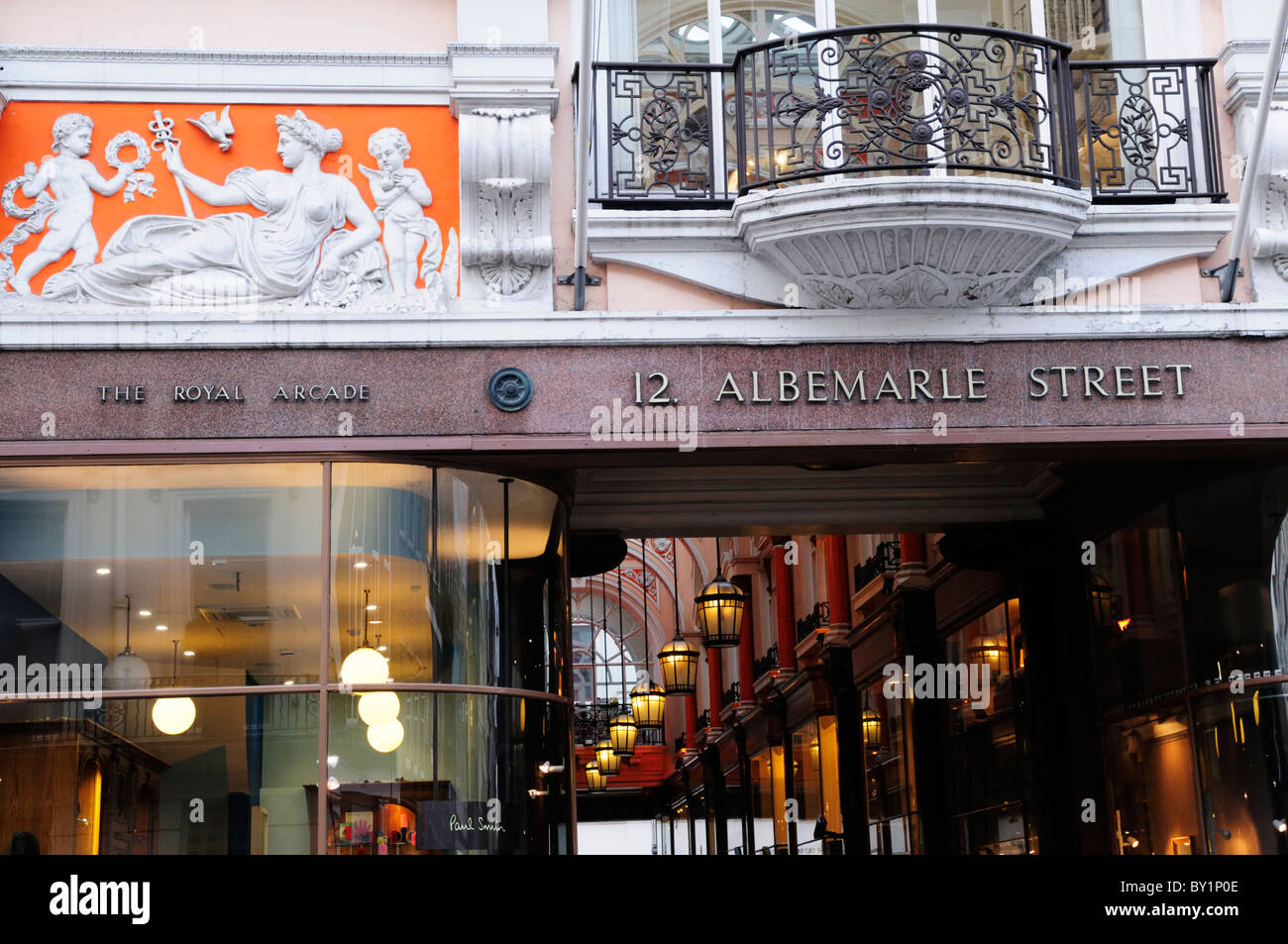 Die Royal Arcade, Albemarle Street, Mayfair, London, England, Vereinigtes Königreich Stockfoto
